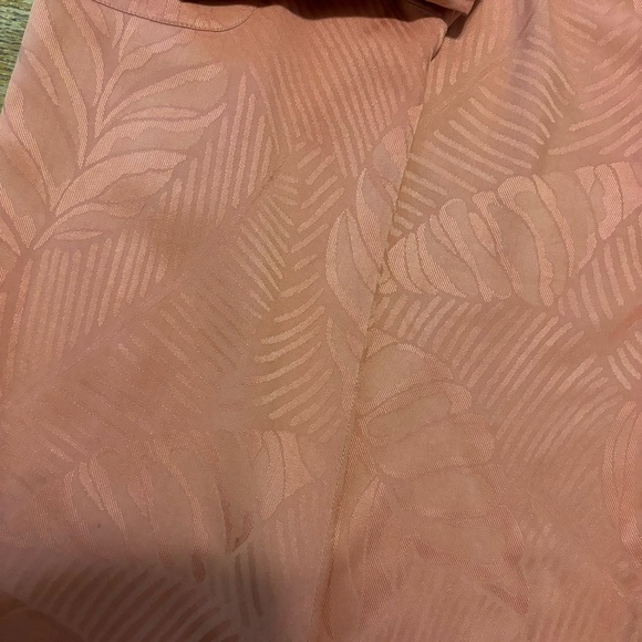 Tommy Bahama Medium Coral Floral Leaf Shape Pattern Hawaiian Tropical 100% Silk - Picture 5 of 9